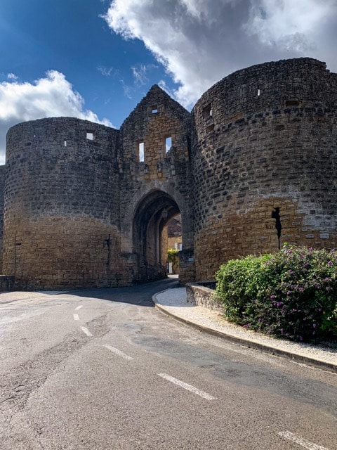 Domme-patrimoine-dordogne-porte