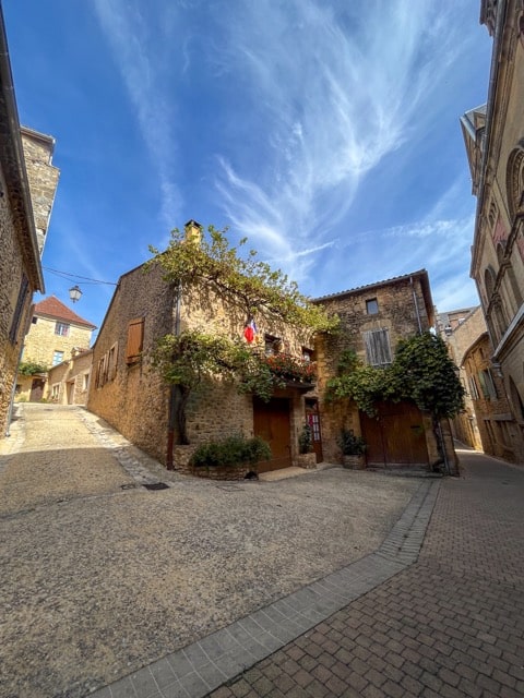 Belves-rues-Dordogne-pierres-charme