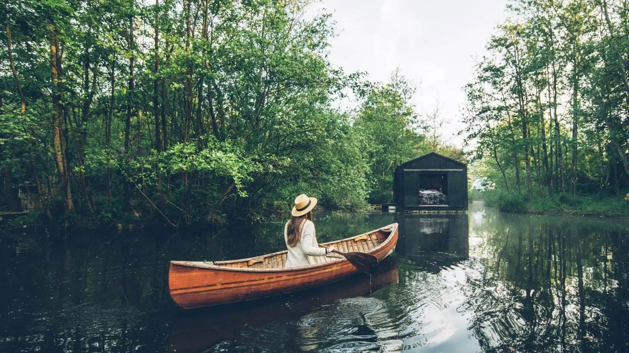 ecolodge-barque-eau-ecolodge-sur-leau