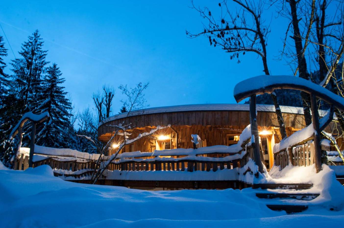 exterieur-cabane-neige-lumiere