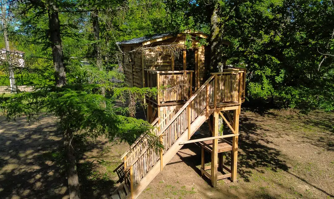 cabane-insolite-dordogne-perigord-vert-img1 cabane-arbre