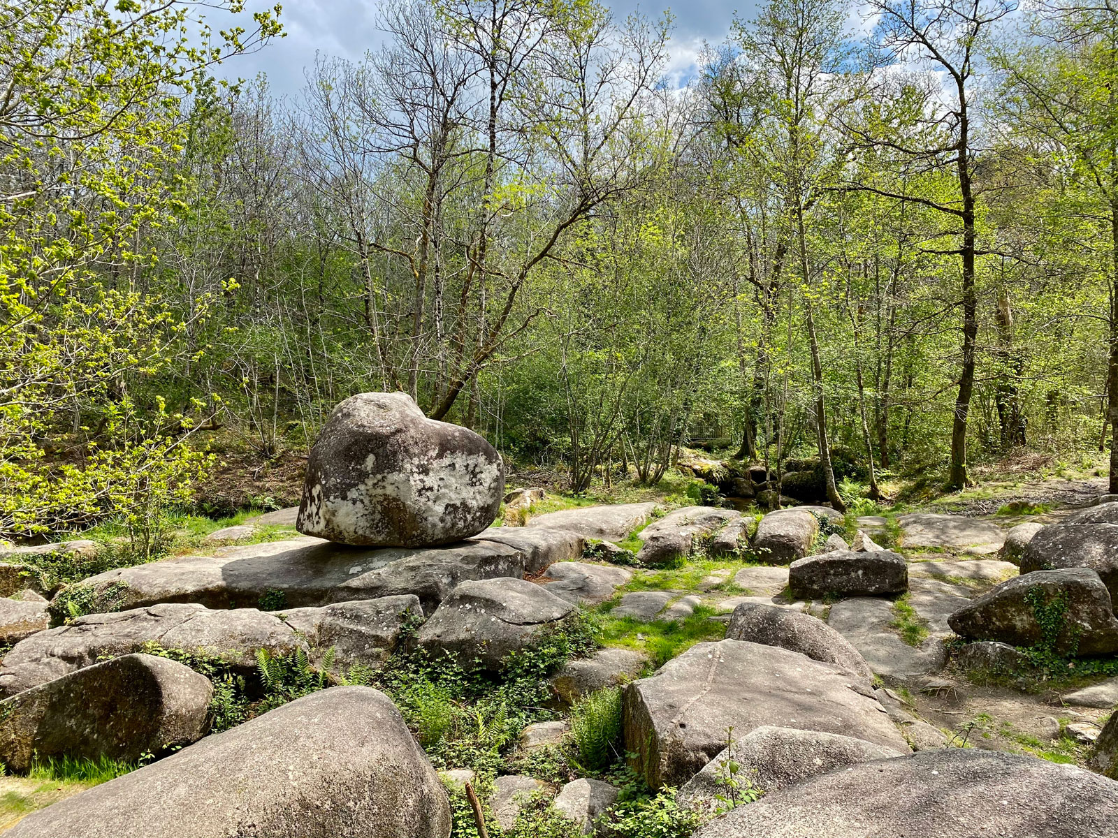 rocher-branlant