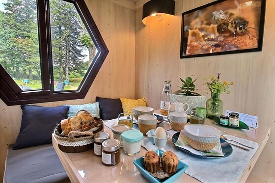 1169773-560x373 petit-déjeuner-tiny-house-fontaine-airmeth